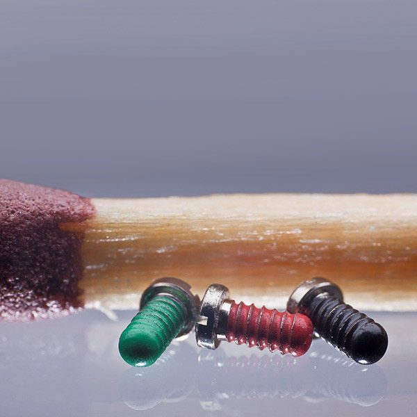 Miniatur Schrauben mit Frein Fillet Beschichtung für die Uhrenindustrie.