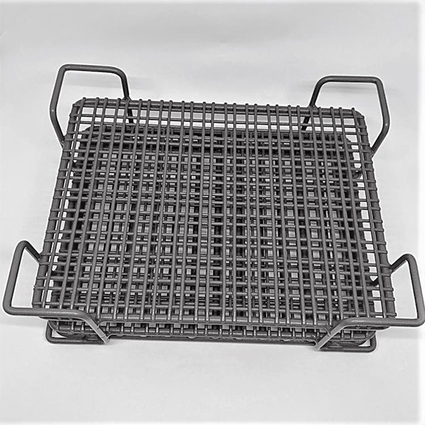 Panier de nettoyage avec un revêtement Rilsan pour une protection contre la corrosion